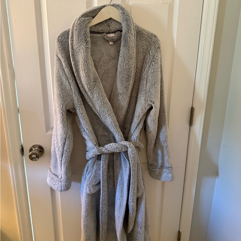 NWOT Gray Plush Women's Robe Joyspun with pockets